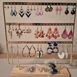 25 pairs of Earrings. No.5